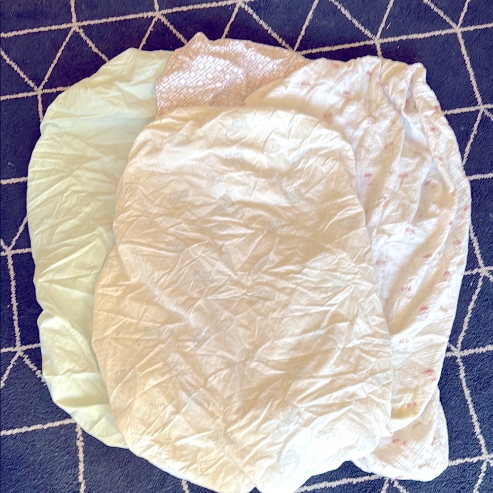 4 stokke sleepi crib sheets: elephants, mint green, bows, and geometric.